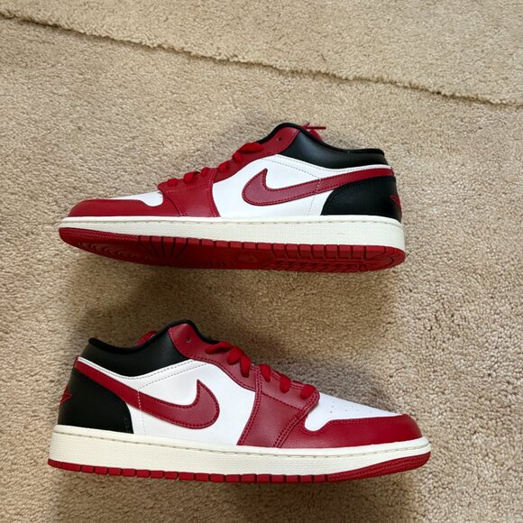 Jordan 1 Low 'Reverse Black Toe' - Unisex (Men's Size: 10.5/Women's Size: 12) - Picture 2 of 13